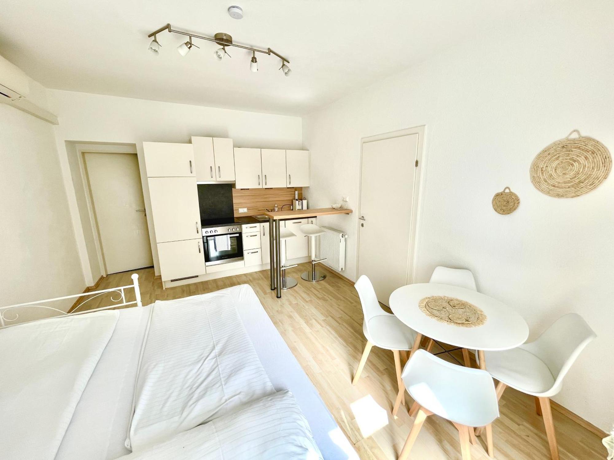 Contactless Self-Check-In - City Apartment Zum Wohlfuhlen Ans16 Graz Ngoại thất bức ảnh